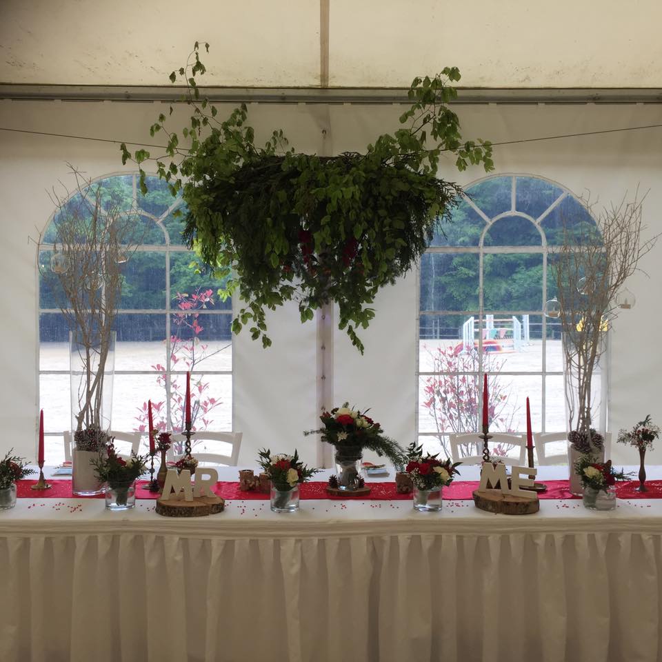 Tables dressées en enfilade